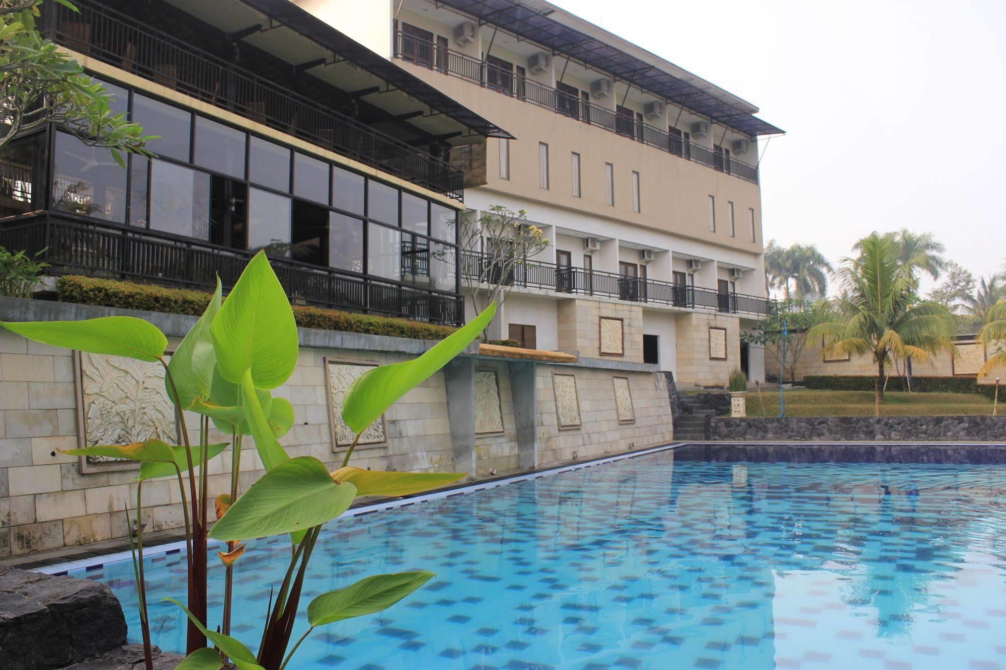 Bumi Cikeas Sentul Bogor Hotel Exterior foto