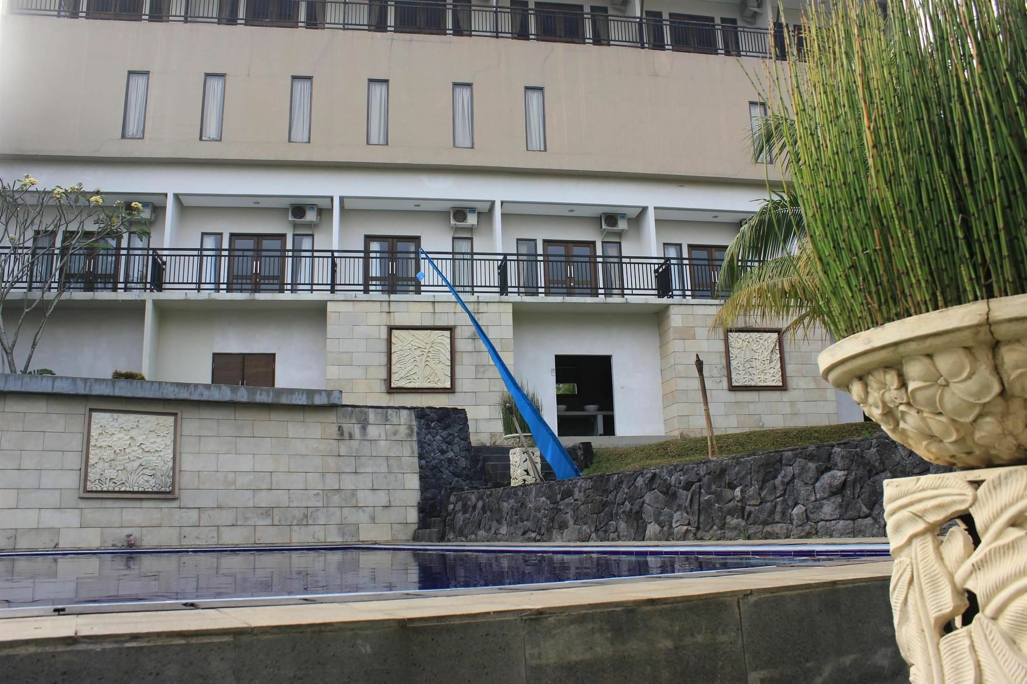 Bumi Cikeas Sentul Bogor Hotel Exterior foto